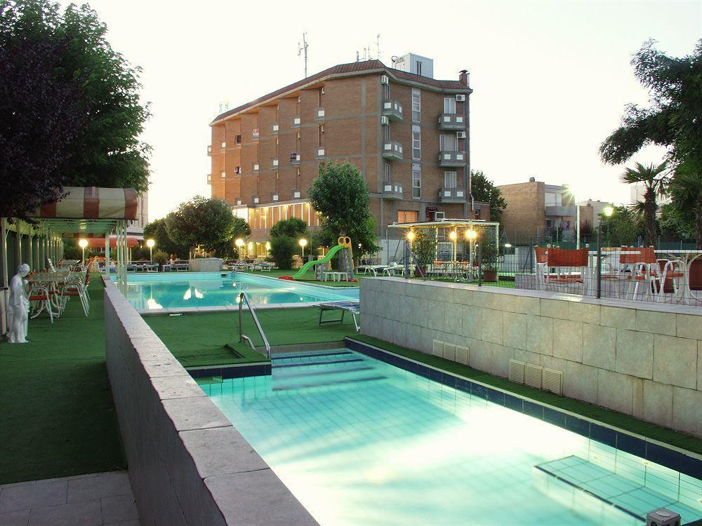 Hotel Marina Beach - Azzurro Club Ravenna Exteriör bild