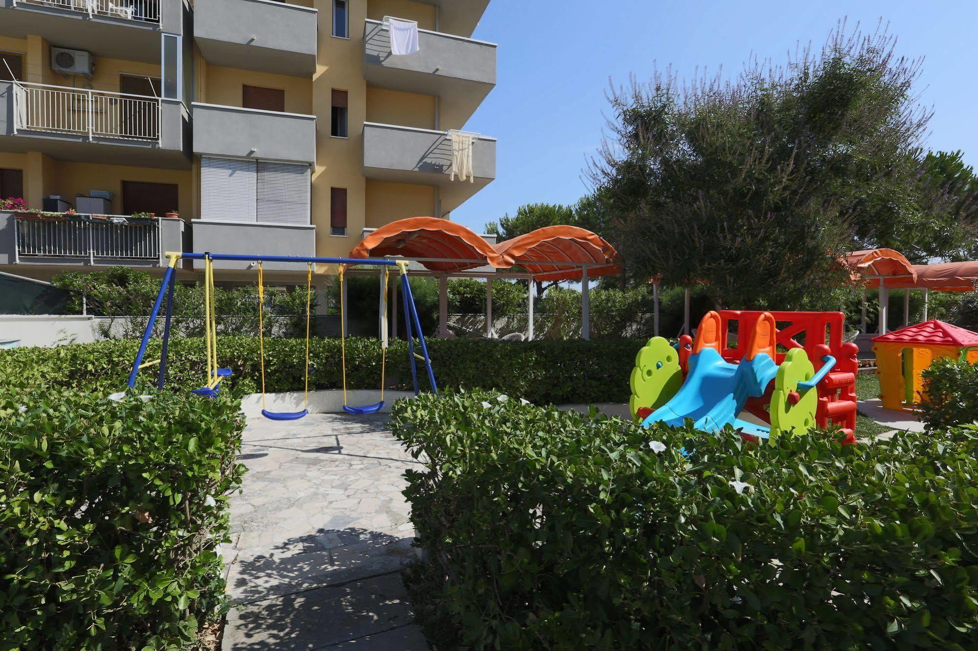 Hotel Marina Beach - Azzurro Club Ravenna Exteriör bild