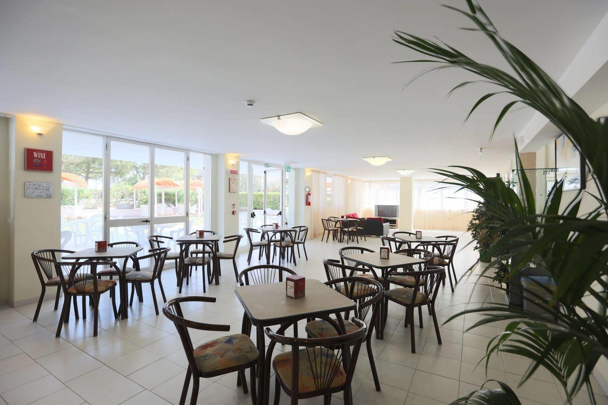Hotel Marina Beach - Azzurro Club Ravenna Exteriör bild